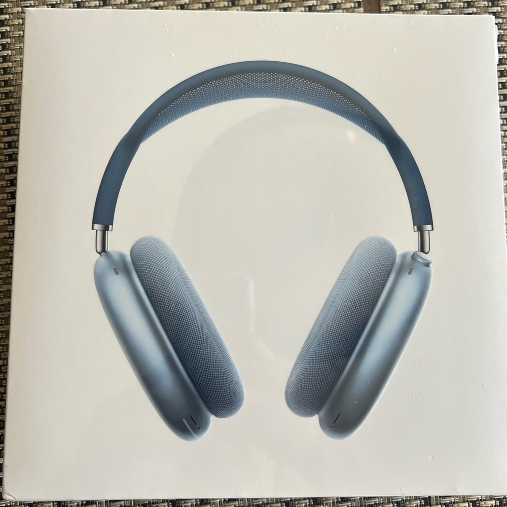 Brand New AirPods Max with Smart case